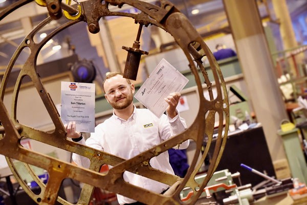 勵志人生：從焊工到英國考文垂大學優秀畢業生